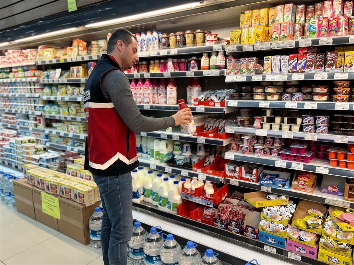 Kastamonu Valiliğince, 2025 yılının ilk 9 ayında gerçekleştirilen gıda denetimlerinde 90 işletmeye...