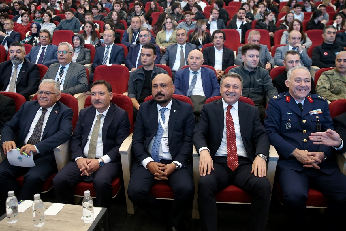  Kayseri'de TMMOB adına Makina Mühendisleri Odası (MMO) yürütücülüğünde düzenlenen "Uluslararası...