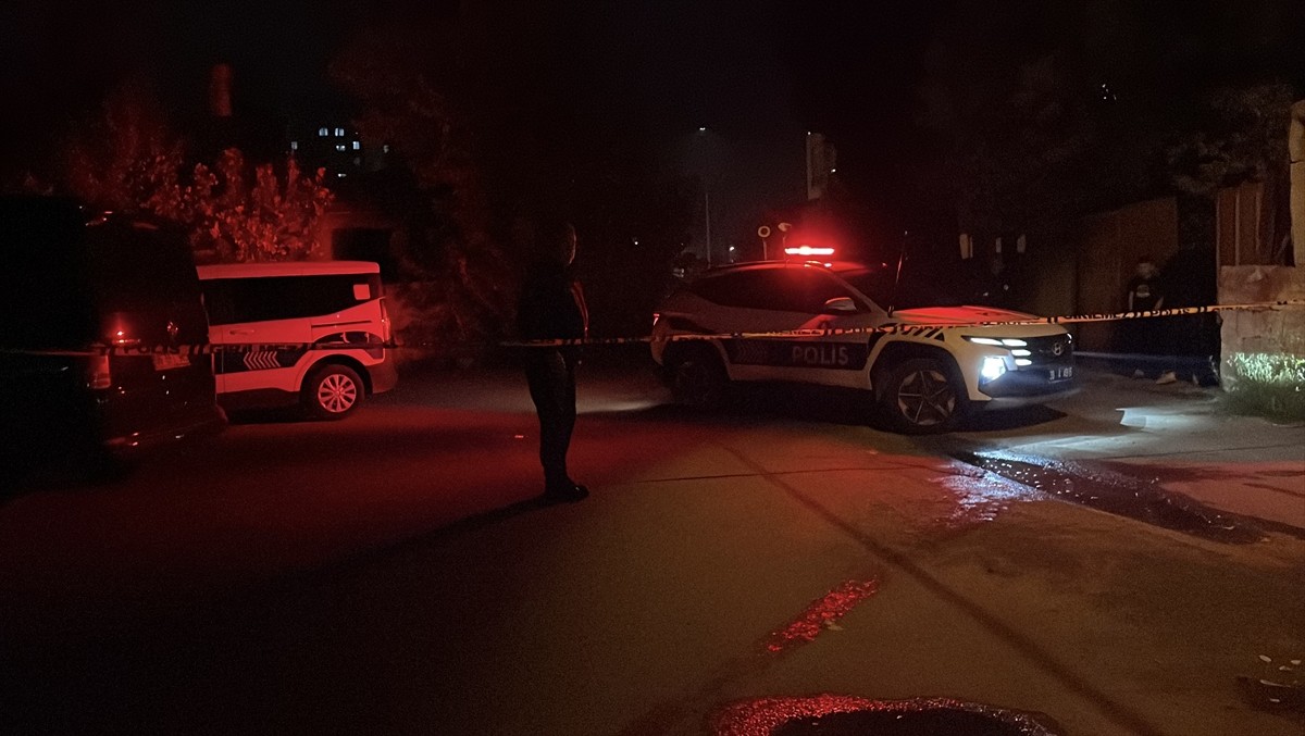 Kayseri'nin Melikgazi ilçesinde dayısı tarafından bıçaklanan kişi yaralandı.