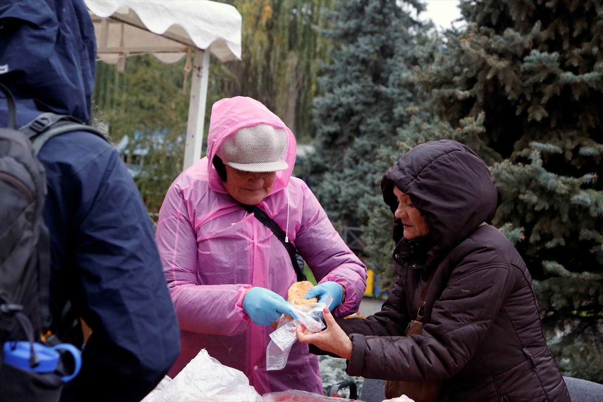 Kırgızistan'ın başkenti Bişkek'te, 1 Ekim Dünya Yaşlılar Günü dolayısıyla düzenlenen etkinlikte...