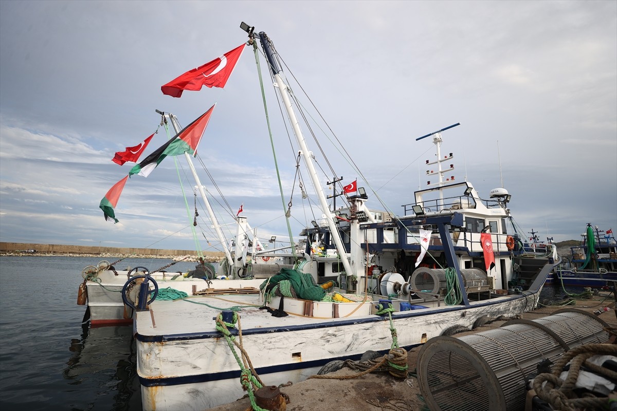 Kırklareli'nin Vize ilçesinde İsrail ablukasını kırmak, Gazze'ye insani yardım ulaştırmak amacıyla...