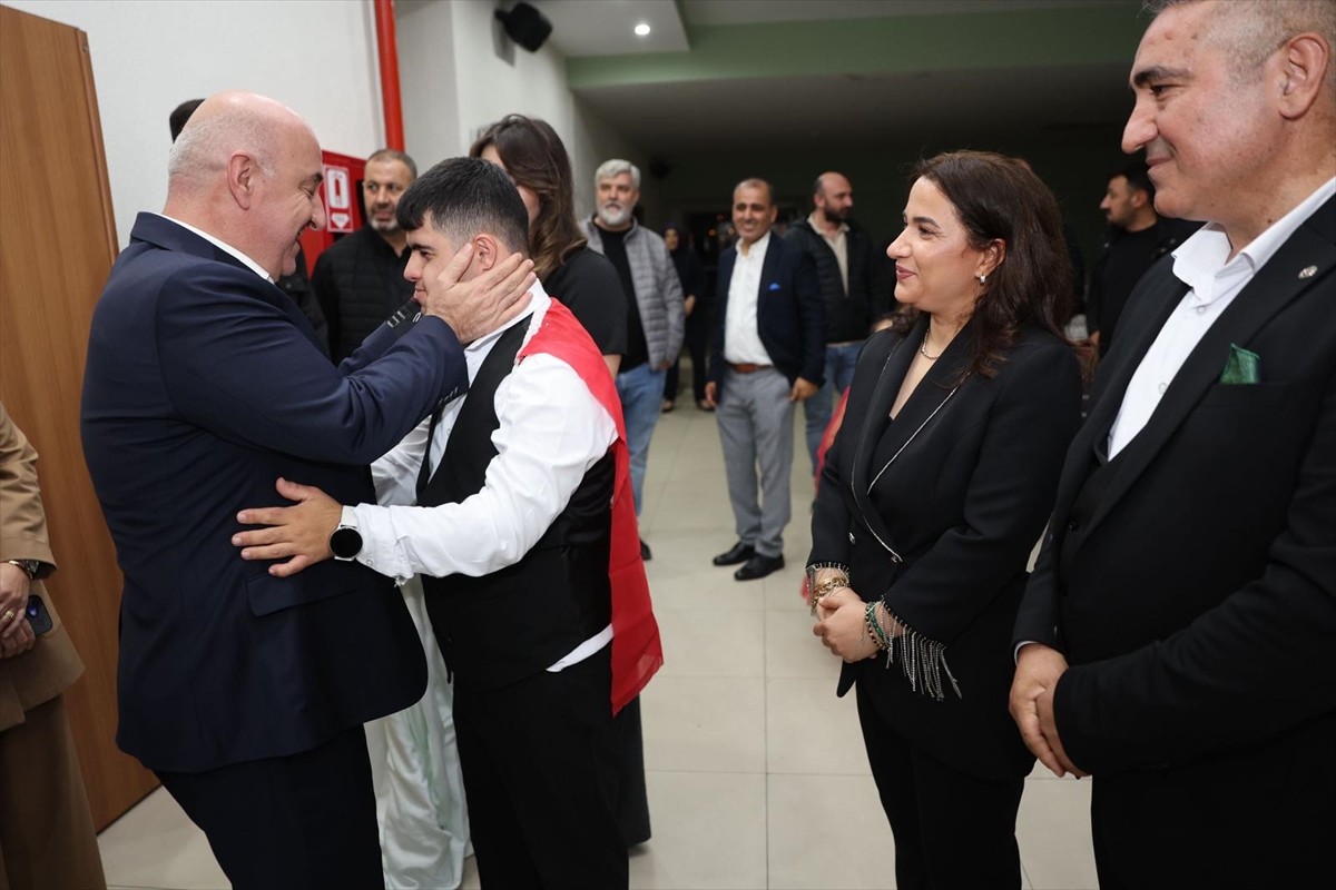 Kocaeli'de asker olma hayali kuran Down sendromlu Eren Altuntaş'ın asker olma hayali bir günlüğüne...