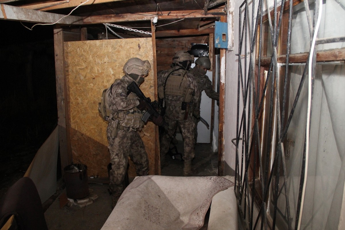 Kocaeli'de son 20 günde düzenlenen uyuşturucu operasyonunda gözaltına alınan 124 şüpheliden 86'sı...