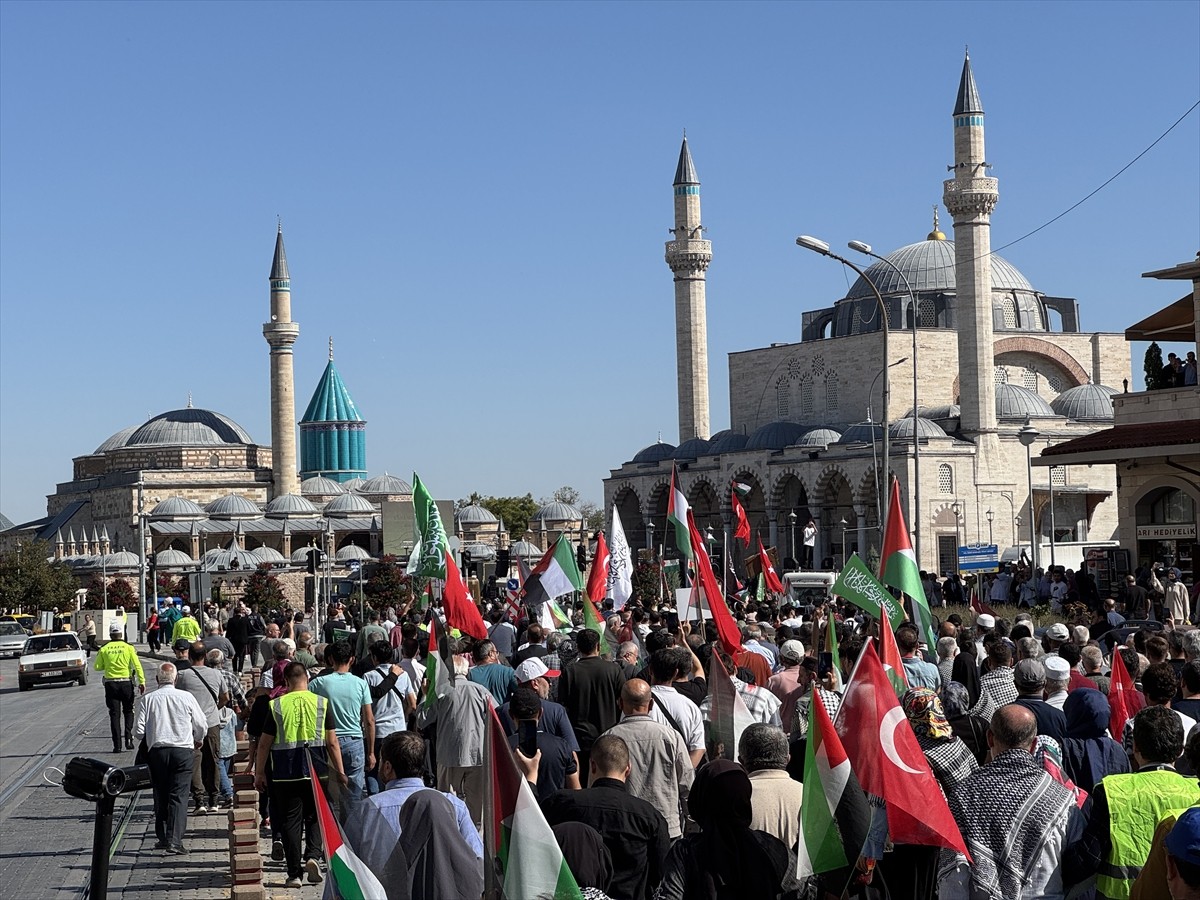 Konya'da, Filistin'e ve Gazze'ye insani yardım ulaştırmayı ve İsrail'in yıllardır uyguladığı...