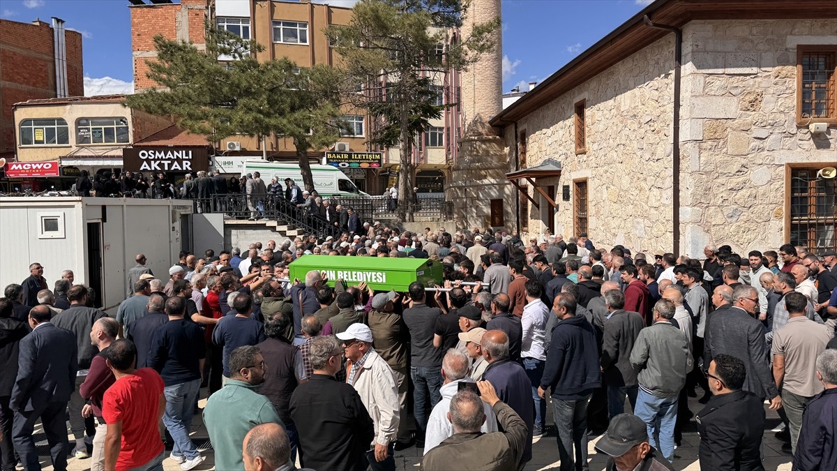 Konya'da güvenlik kamerasının kaydettiği kazada hayatını kaybeden kimya öğretmeni Mevlüt Külcü...