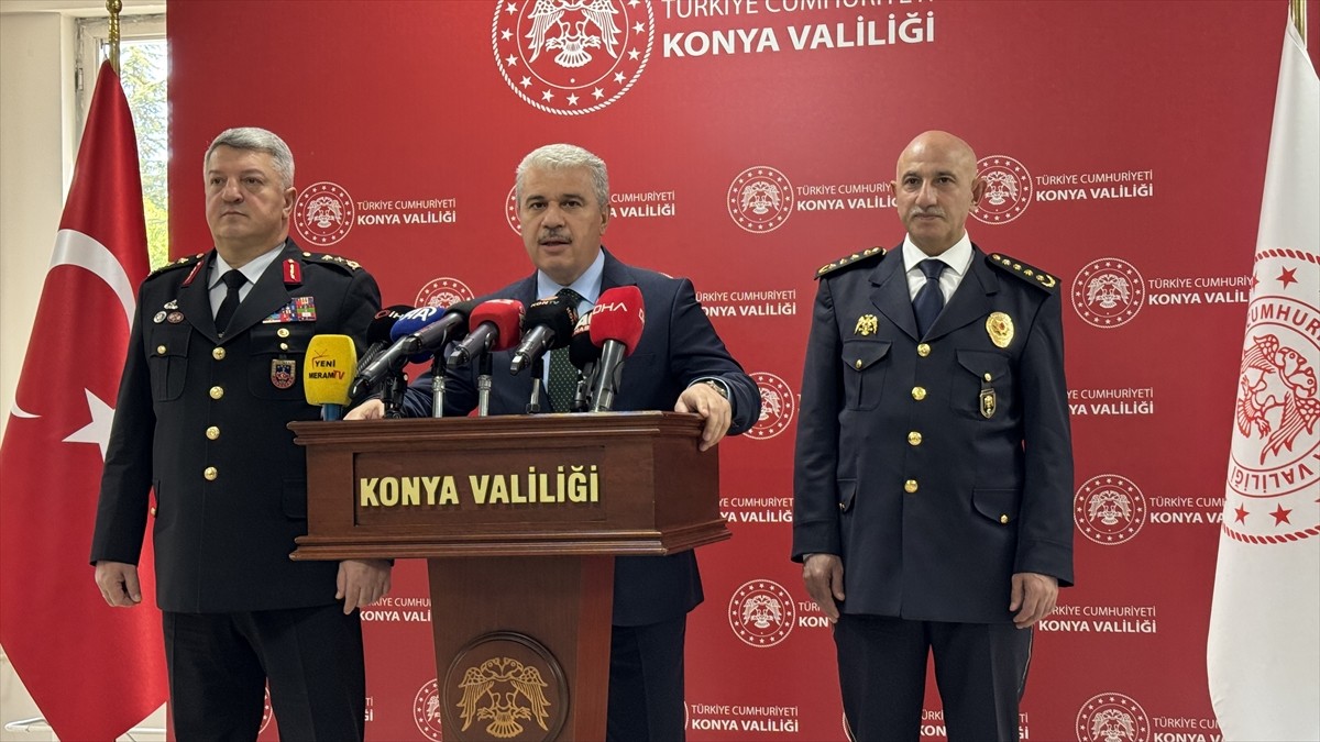 Konya Valisi İbrahim Akın, kentteki asayiş ve güvenlik durumuna ilişkin toplantı düzenledi. Vali...