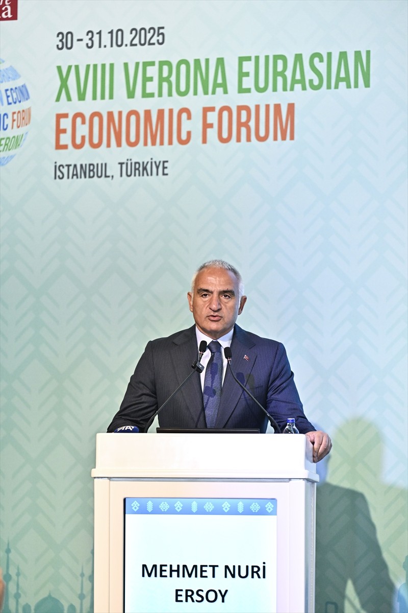 Kültür ve Turizm Bakanı Mehmet Nuri Ersoy, Çırağan Sarayı'nda düzenlenen 18. Verona Avrasya...