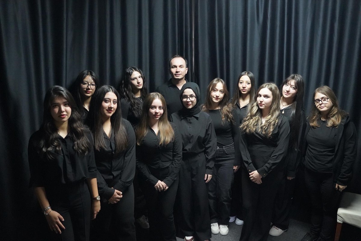 Kütahya'da lise öğrencileri, İsrail'in saldırıları altında bulunan Gazze'deki halka destek...