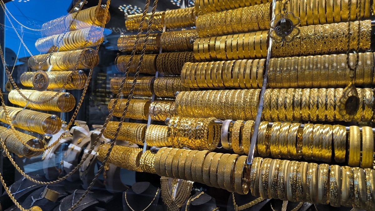 Kütahya'da sahte altın kullanılarak kuyumcuların dolandırılmaya çalışılması şikayetleri nedeniyle...