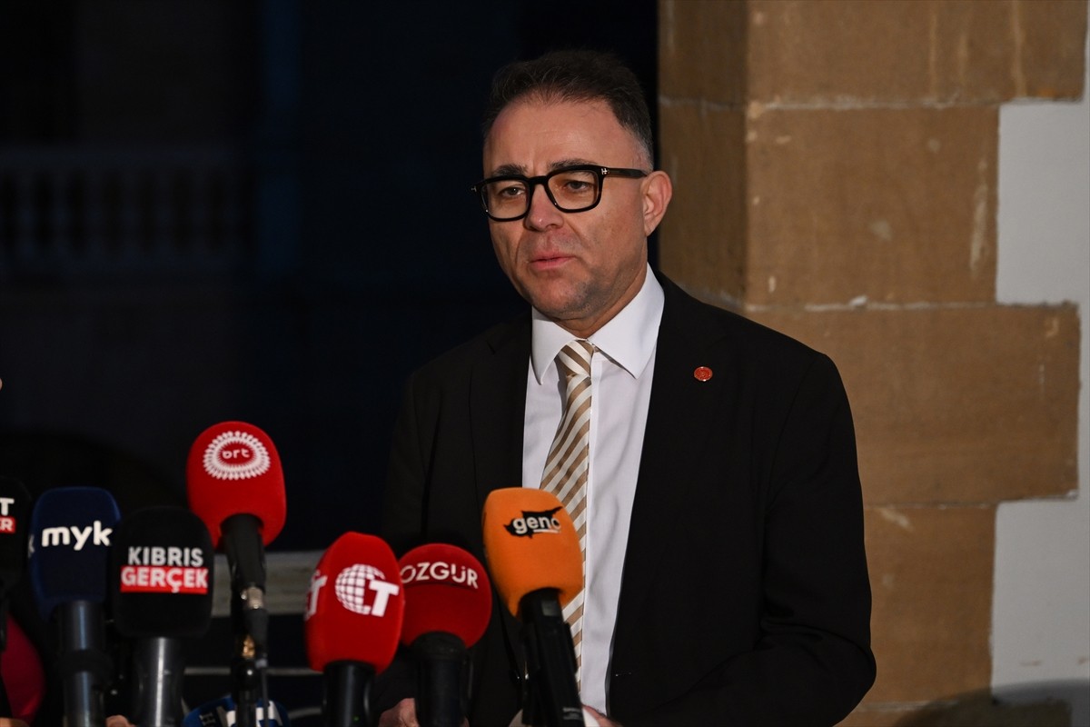 Kuzey Kıbrıs Türk Cumhuriyeti'nde (KKTC) cumhurbaşkanı seçiminde oy verme işlemlerinin...