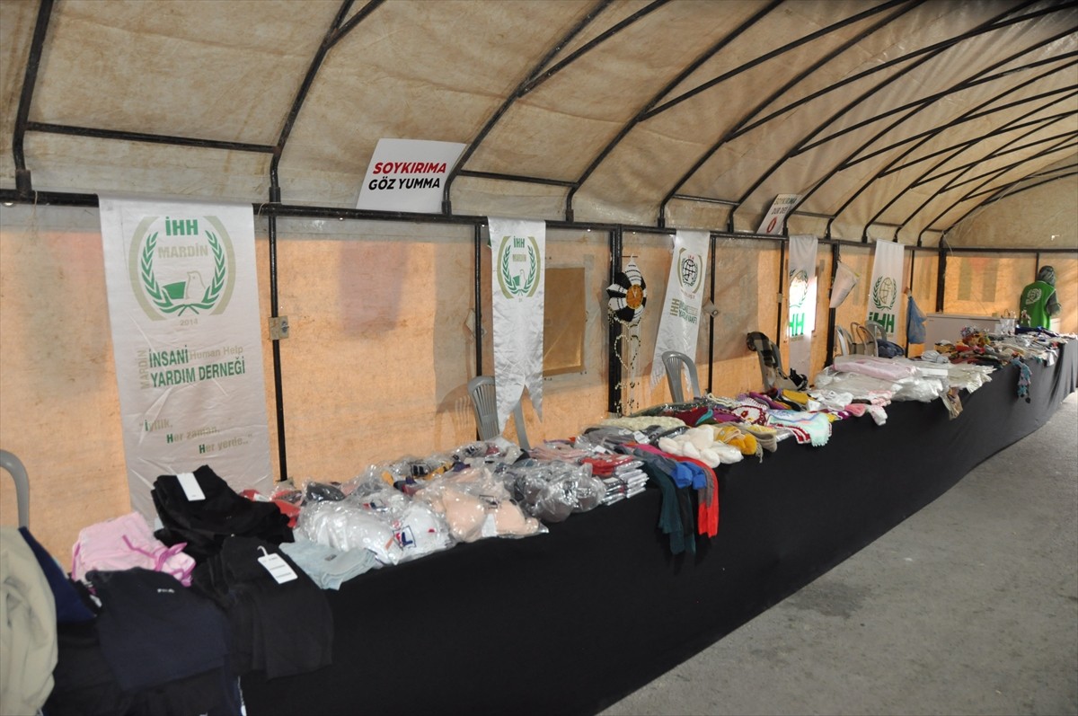 Mardin'de, Gazze'ye yardım toplamak amacıyla "Gazze Yararına Hayır Çarşısı" açıldı.