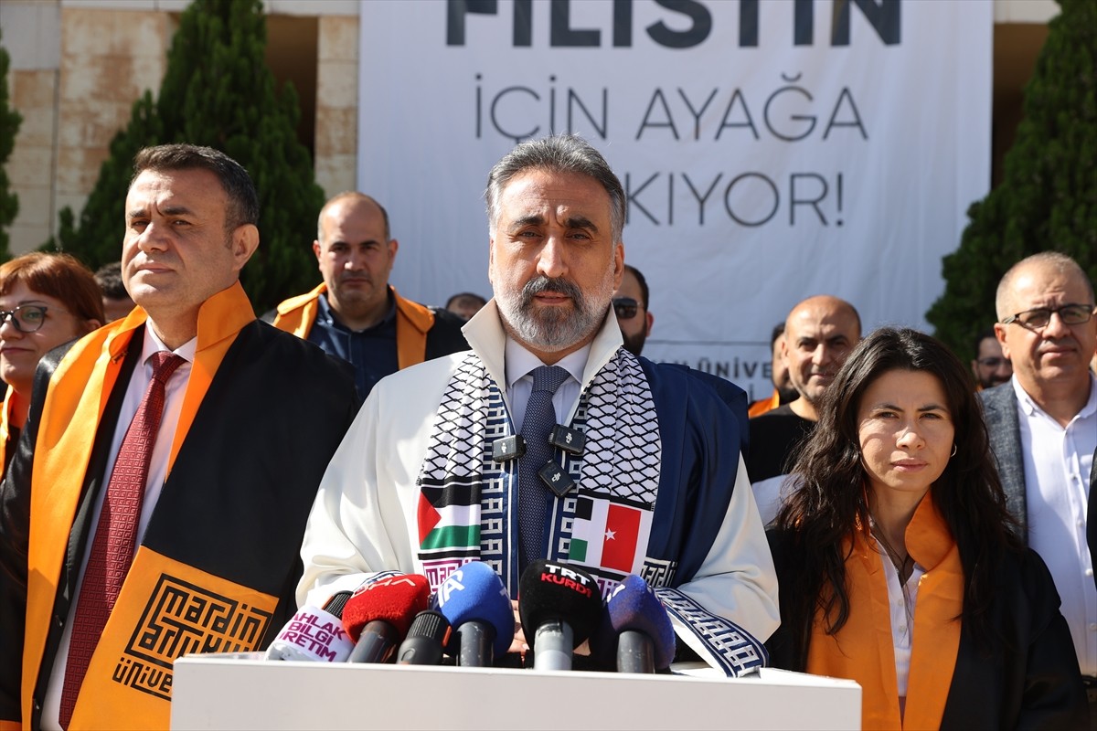 Mardin Artuklu Üniversitesi (MAÜ) Rektörü Prof. Dr. İbrahim Özcoşar, beraberinde senato üyeleri...