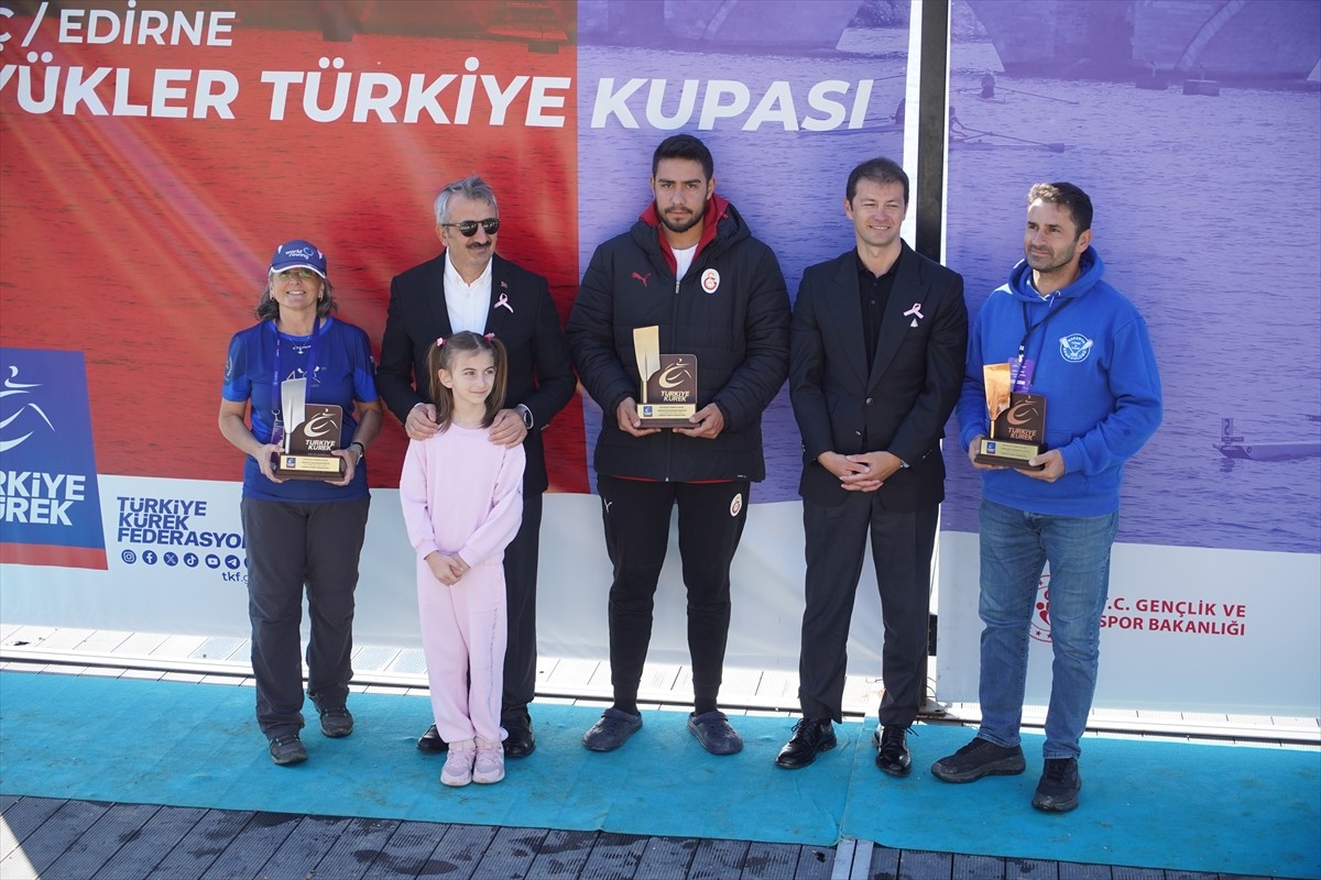 Meriç Nehri'nde düzenlenen Türkiye Kupası Kürek Yarışları tamamlandı. Organizasyonda dereceye...