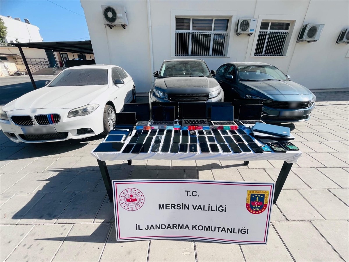 Mersin merkezli 6 ilde yasa dışı bahis suçuna yönelik jandarma ekiplerince düzenlenen...