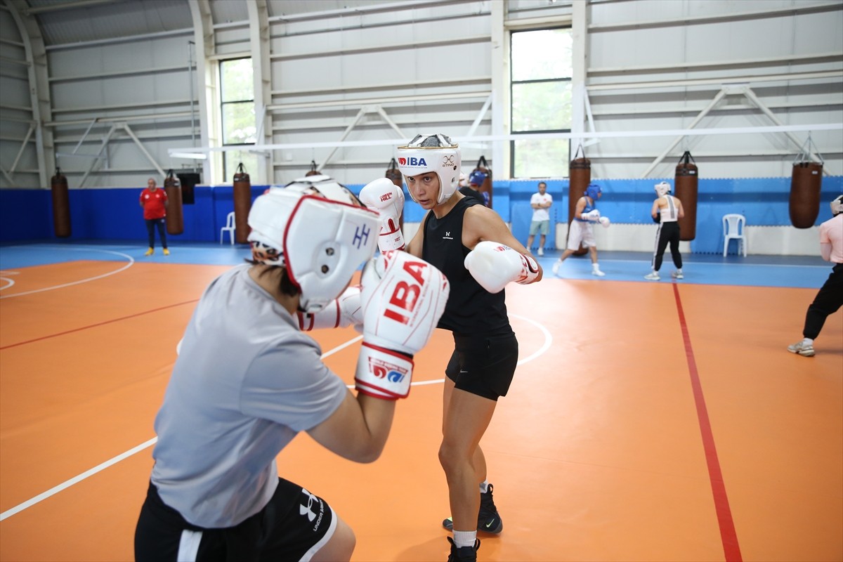 Milli boksör Ayşen Taşkın, büyükler kategorisinde yılın son organizasyonu olan Riyad 2025 İslami...