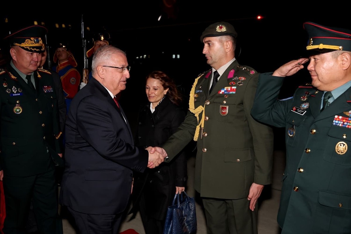 Milli Savunma Bakanı Yaşar Güler, bazı temaslarda bulunmak üzere gittiği Moğolistan'ın başkenti...