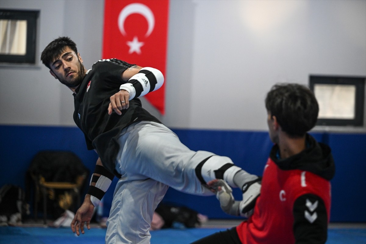 Milli tekvandocu Emre Kutalmış Ateşli, Dünya Tekvando Şampiyonası için hazırlıkları hakkında AA...