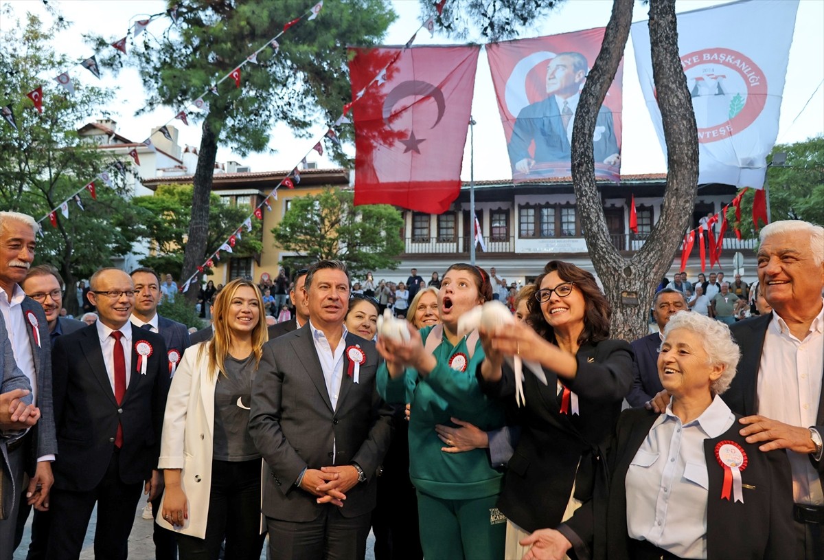 Muğla'da, Büyükşehir ve Menteşe belediyelerince bu yıl 32'ncisi düzenlenen Uluslararası Kültür ve...