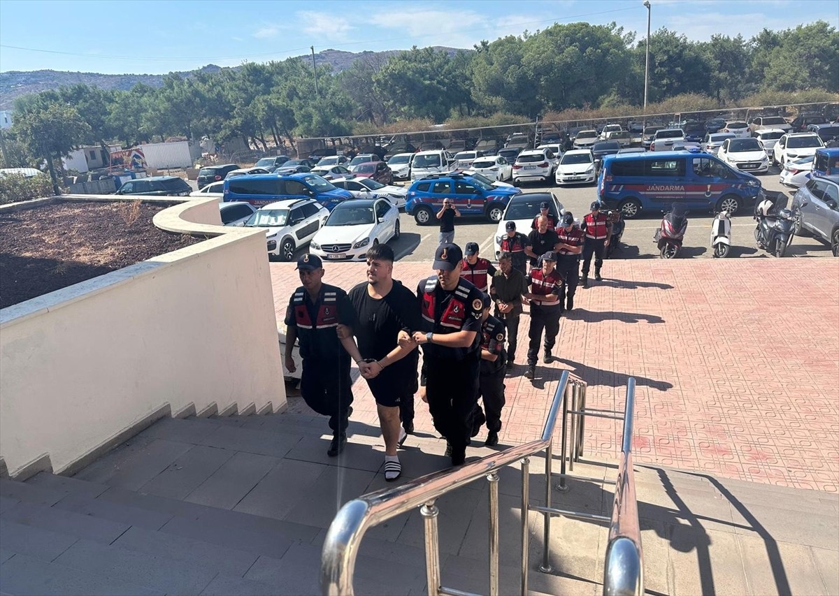 Muğla'nın Bodrum ilçesinde, İstanbul'daki iş yerinin kurşunlanmasına ilişkin gözaltına alınan 5...
