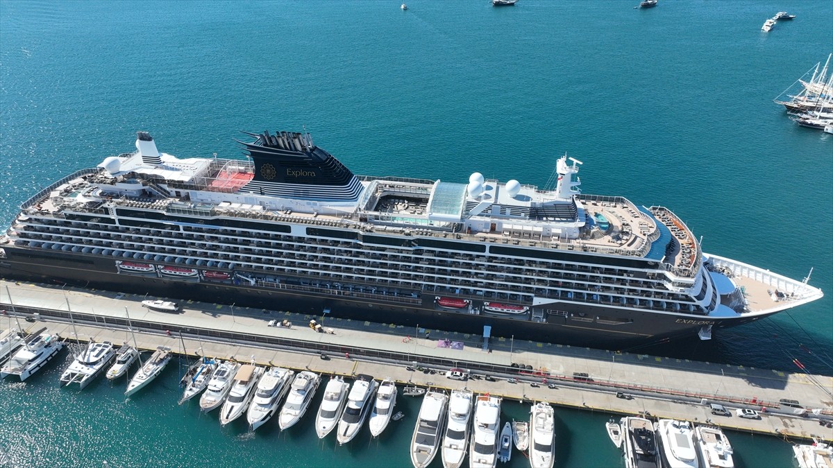 Muğla'nın Marmaris ilçesine "Explora I" isimli kruvaziyerle 695 yolcu geldi. Girit Adası'ndan...