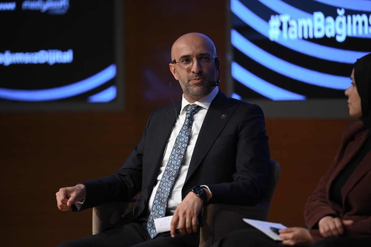 MÜSİAD Dijital ile Gençlik ve Spor Bakanlığı ortaklığında organize edilen "Yapay Zeka Zirvesi...