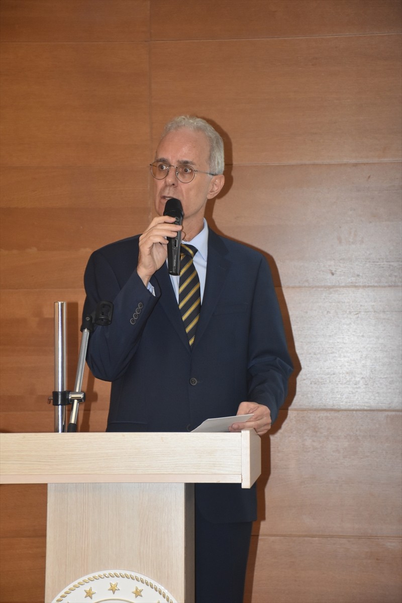 Müstakil Sanayici ve İş Adamları Derneği (MÜSİAD) temsilcileri, Nijerya'daki iş insanlarıyla bir...