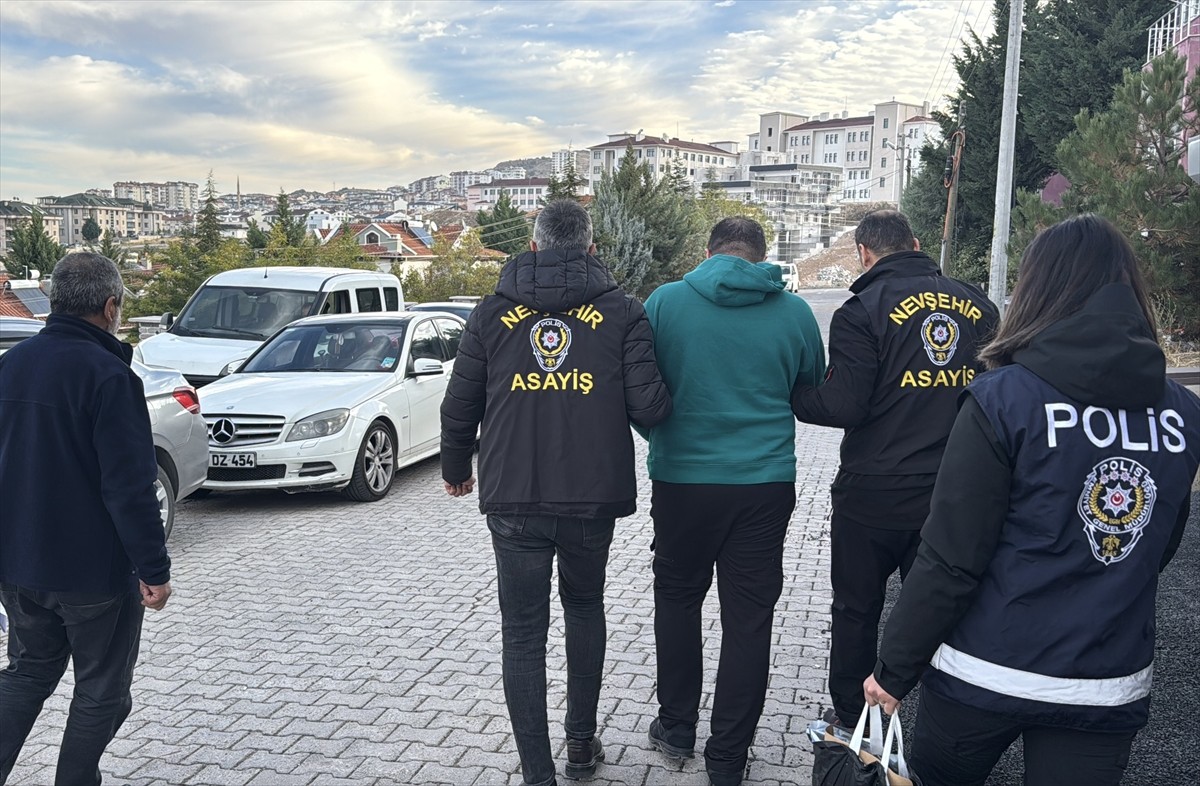 Nevşehir'de polisin düzenlediği fuhuş operasyonunda 5 şüpheli gözaltına alındı. İl Emniyet...