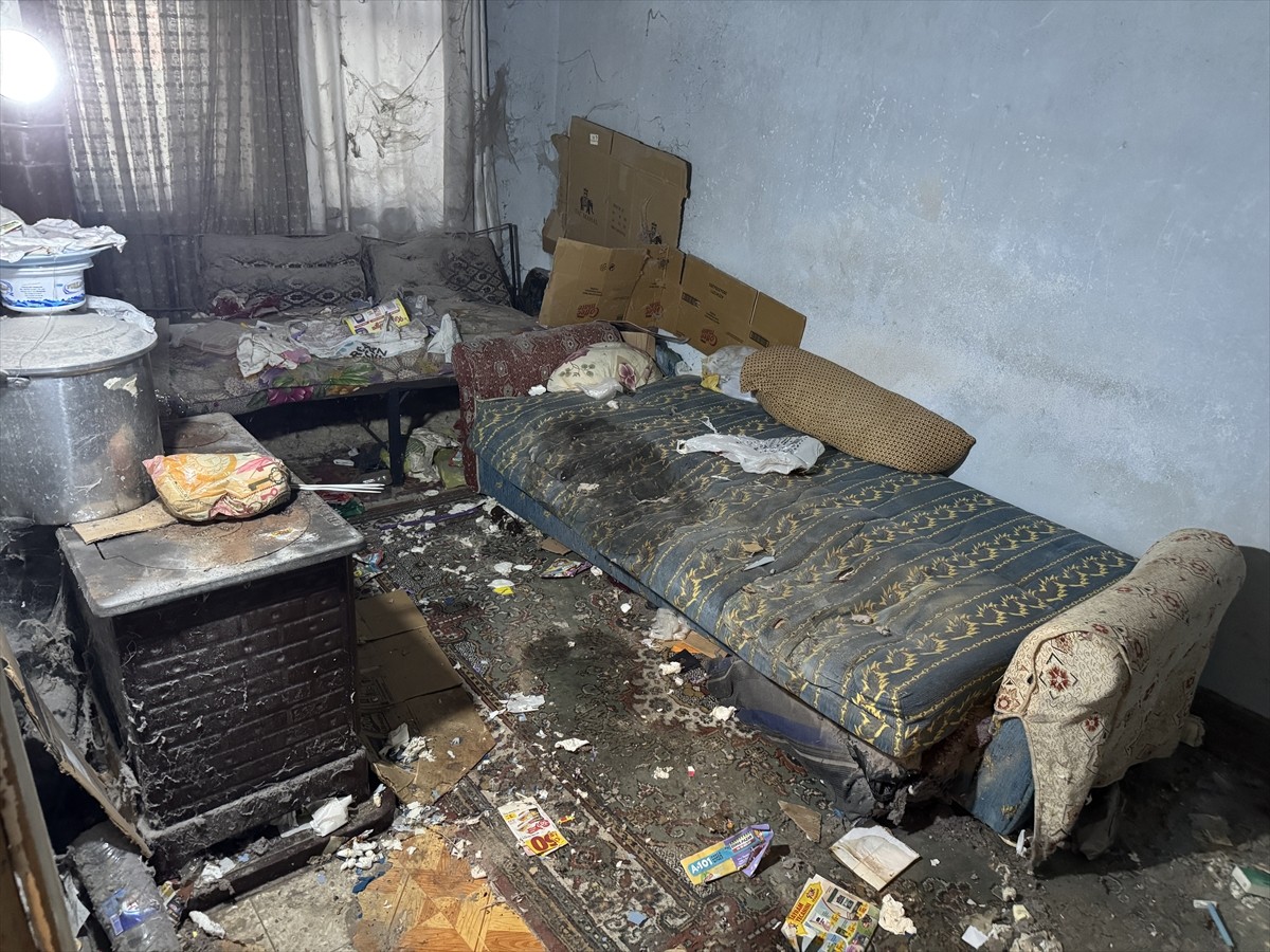 Nevşehir'in Gülşehir ilçesinde çöp dolu evde yaşayan zihinsel engelli kadının, hayatını kaybeden...