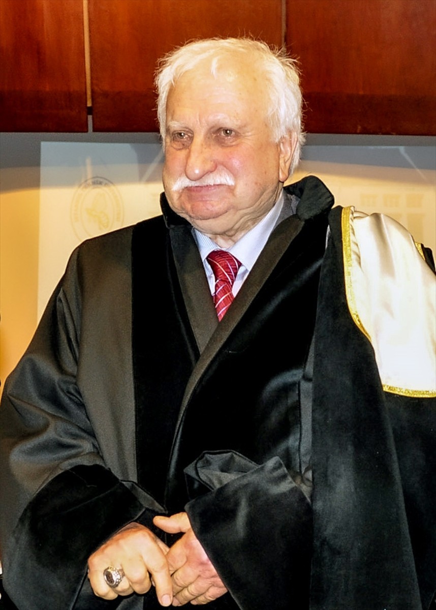 Neyzen, ebru sanatçısı ve fotoğrafçı Niyazi Sayın, 98 yaşında İstanbul'da vefat etti. İstanbul...