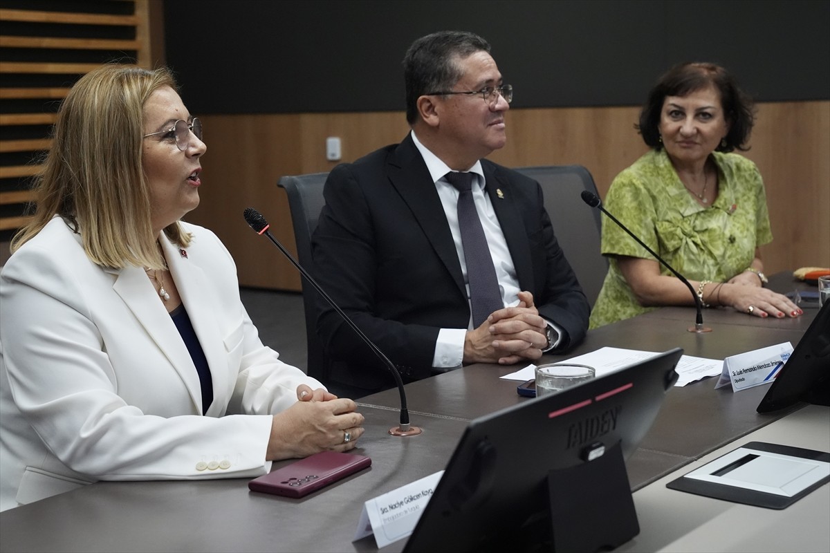 Orta Amerika ülkesi Kosta Rika'ya ziyarette bulunan Ege İş Kadınları Derneği (EGİKAD) üyeleri...