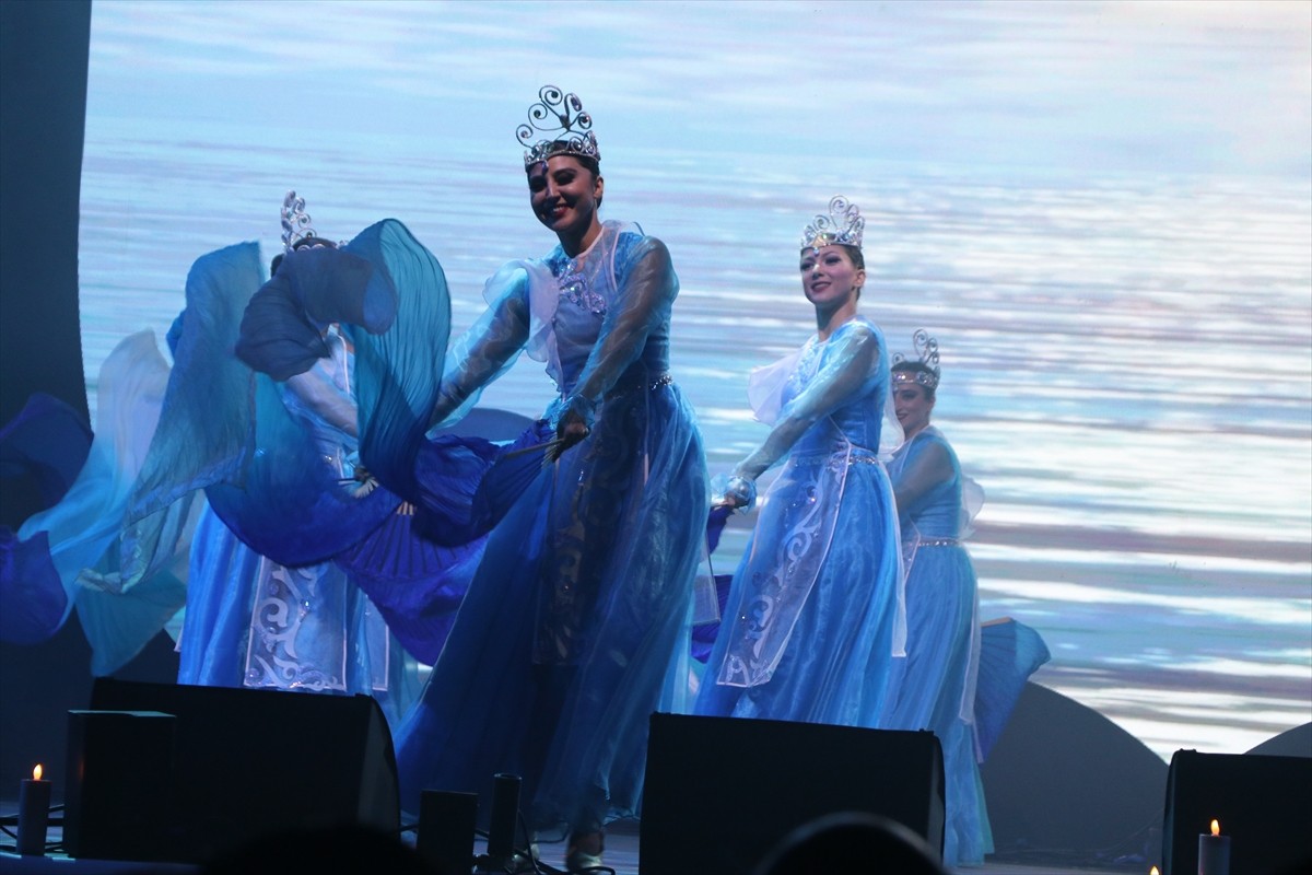 "28. Uluslararası Hazar Şiir Akşamları" kapsamında Ahmet Tevfik Ozan Fuar ve Kongre Merkezi'nde...