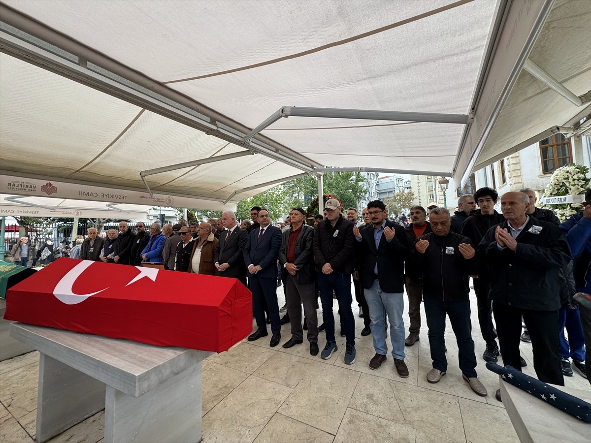 "Yabancı Damat" dizisindeki "Memik Dede" karakteriyle hafızalarda yer eden, 90 yaşında hayatını...