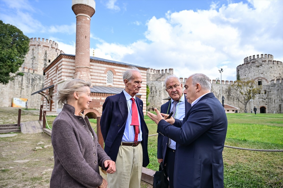 Rus yazar, filozof ve düşünce adamı Lev Tolstoy'un yeğeni Kont Nikolai Tolstoy ve eşi Georgina...