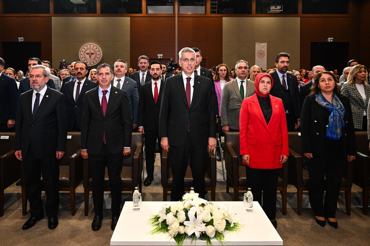 Sağlık Bakanı Kemal Memişoğlu (ortada), TÜRKÖK'ün 10. yılı dolayısıyla Sağlık Bakanlığı Bilkent...