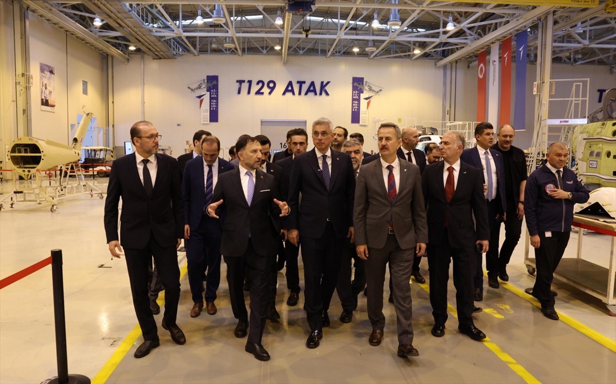 Sağlık Bakanı Kemal Memişoğlu, TUSAŞ'ı ziyaret etti. Ziyarette Memişoğlu'na Savunma Sanayii...