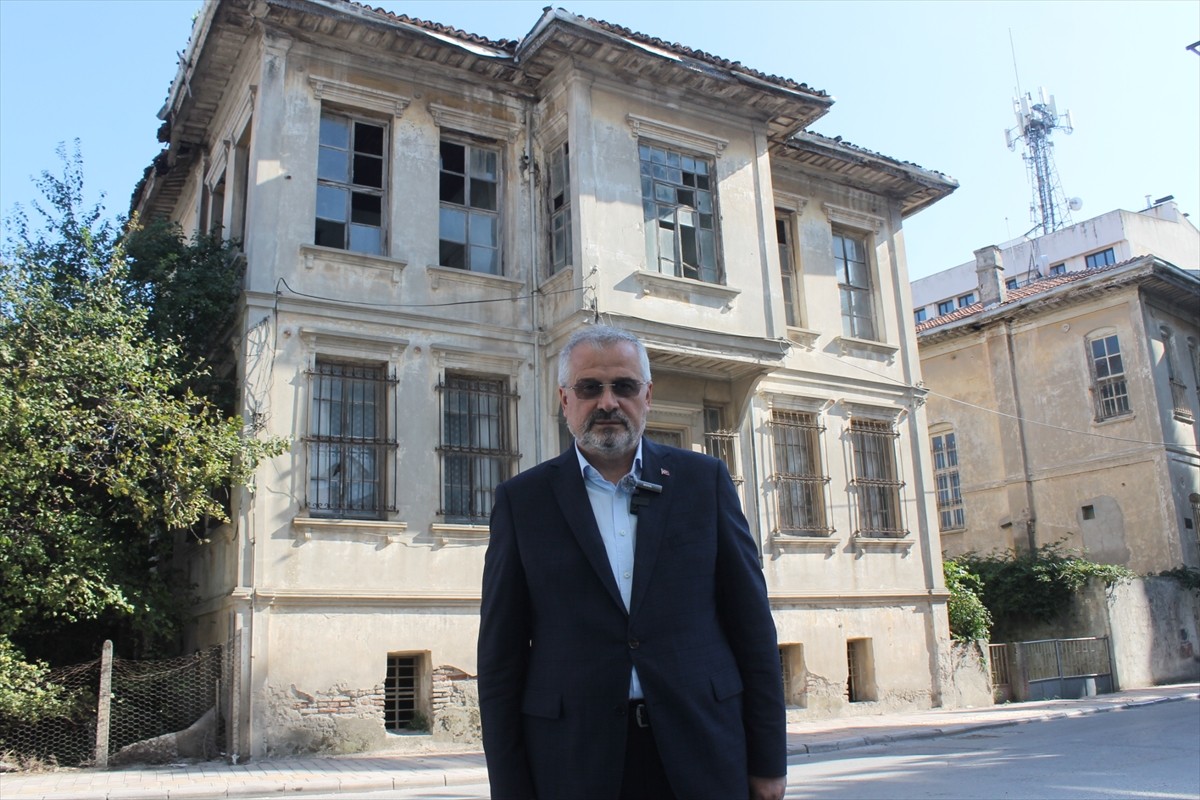 Samsun'un Bafra ilçesinde belediye tarafından kamulaştırılan iki tarihi binada ilerleyen süreçte...