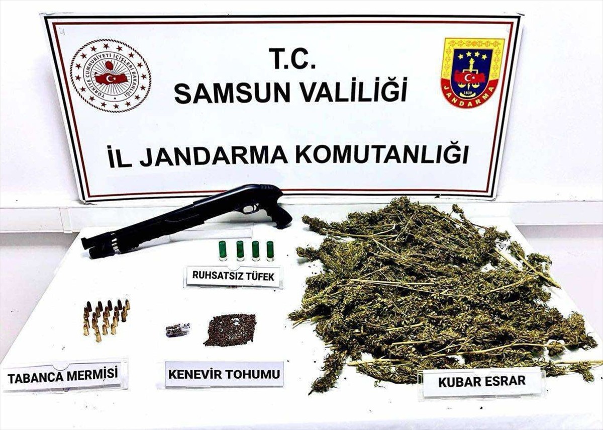 Samsun'un Çarşamba ilçesinde evinde 2 kilo 565 gram kubar esrar ele geçirilen şüpheli gözaltına...