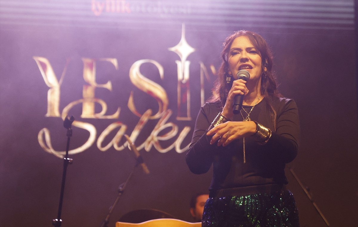 Sanatçı Yeşim Salkım, kız çocukları yararına Muğla'nın Bodrum ilçesinde konser verdi. Bodrum...