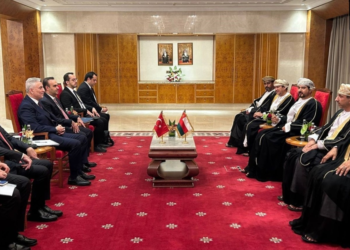 Sanayi ve Teknoloji Bakanı Mehmet Fatih Kacır (sol 2) ve Ticaret Bakanı Ömer Bolat (sağ 2)...