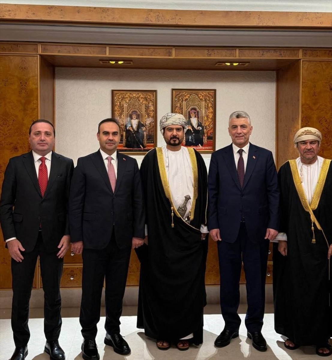 Sanayi ve Teknoloji Bakanı Mehmet Fatih Kacır (sol 2) ve Ticaret Bakanı Ömer Bolat (sağ 2)...