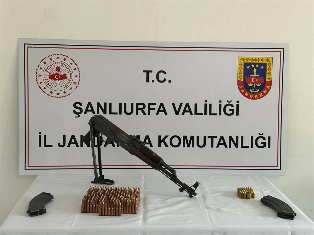 Şanlıurfa'da düzenlenen silah kaçakçılığı operasyonunda 1 şüpheli gözaltına alındı. Adreste...