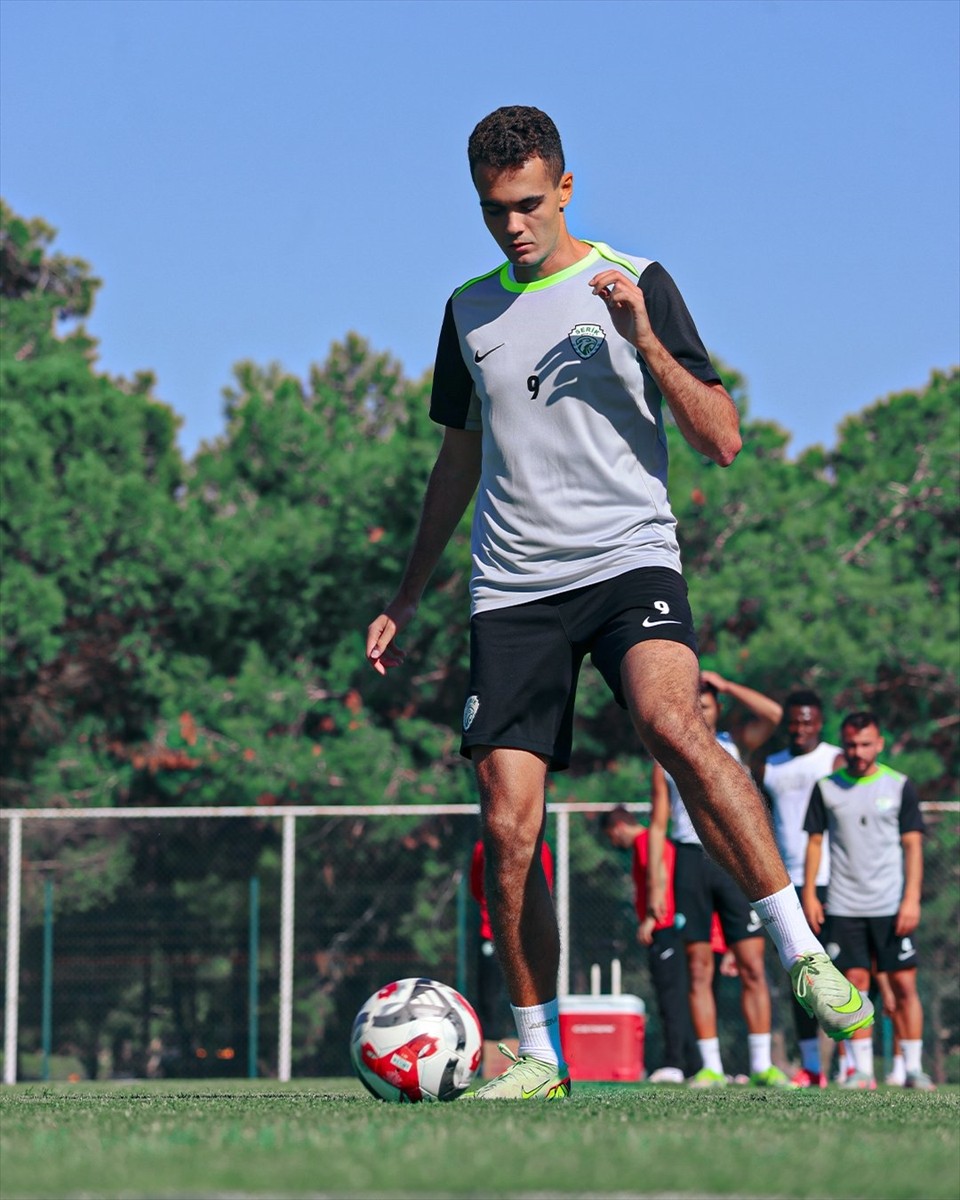 Serikspor, Trendyol 1. Lig'in 12. haftasında Adana Demirspor'u konuk edeceği maçın hazırlıklarına...