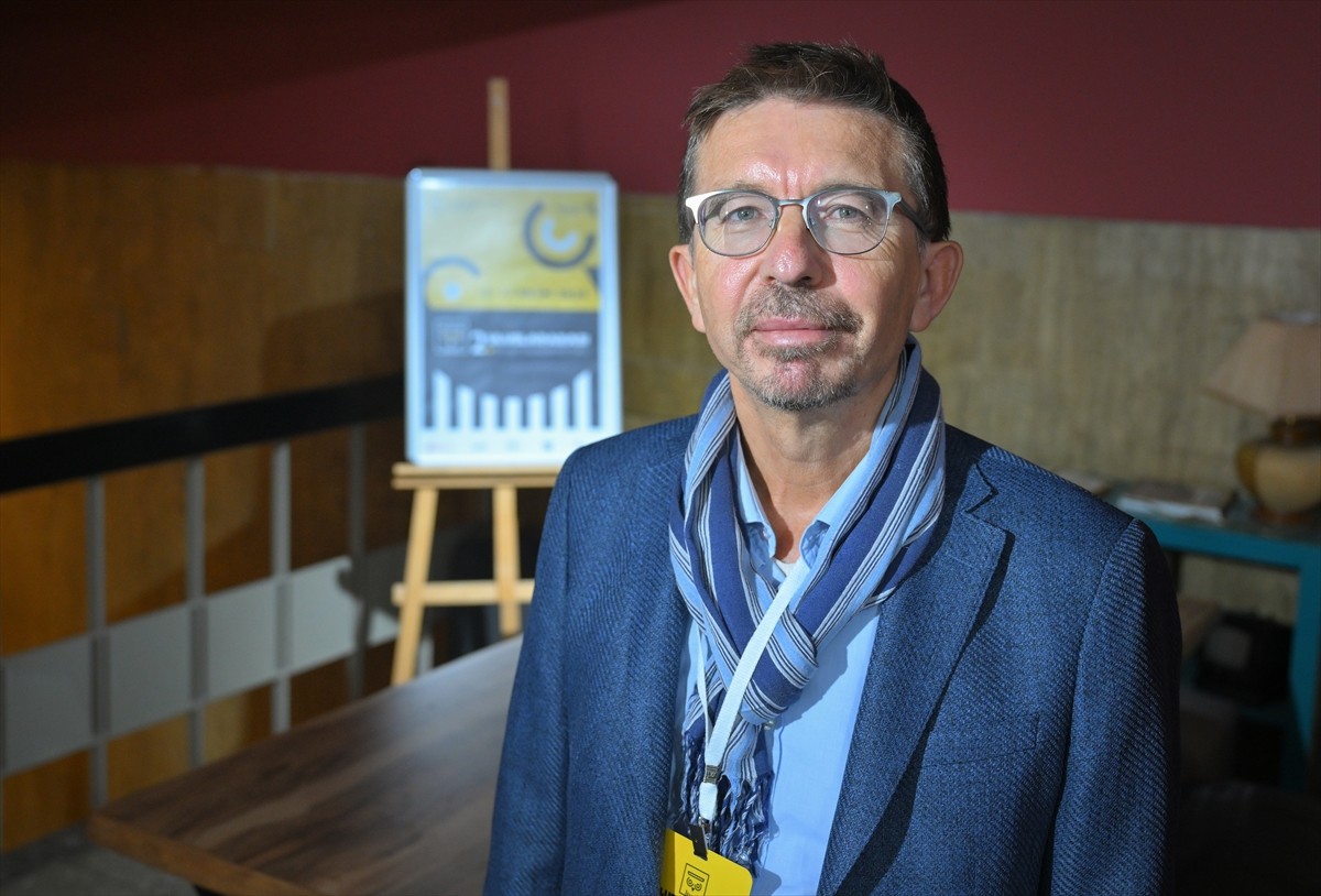 Sinema Felsefe Derneği ve Sinefilozofi Dergisi işbirliğiyle bu yıl ikincisi düzenlenen...