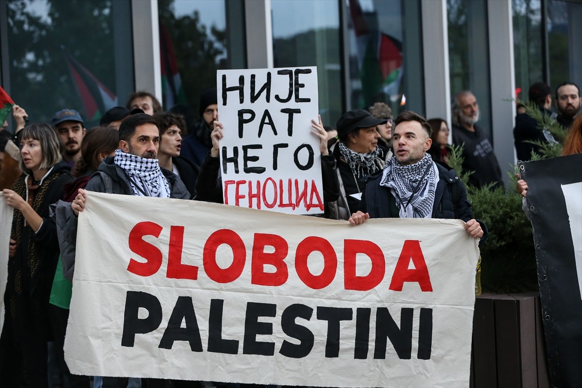 Sırbistan'ın başkenti Belgrad'da, İsrail'in Gazze'de 8 Ekim 2023'ten bu yana 2 yıldır devam...