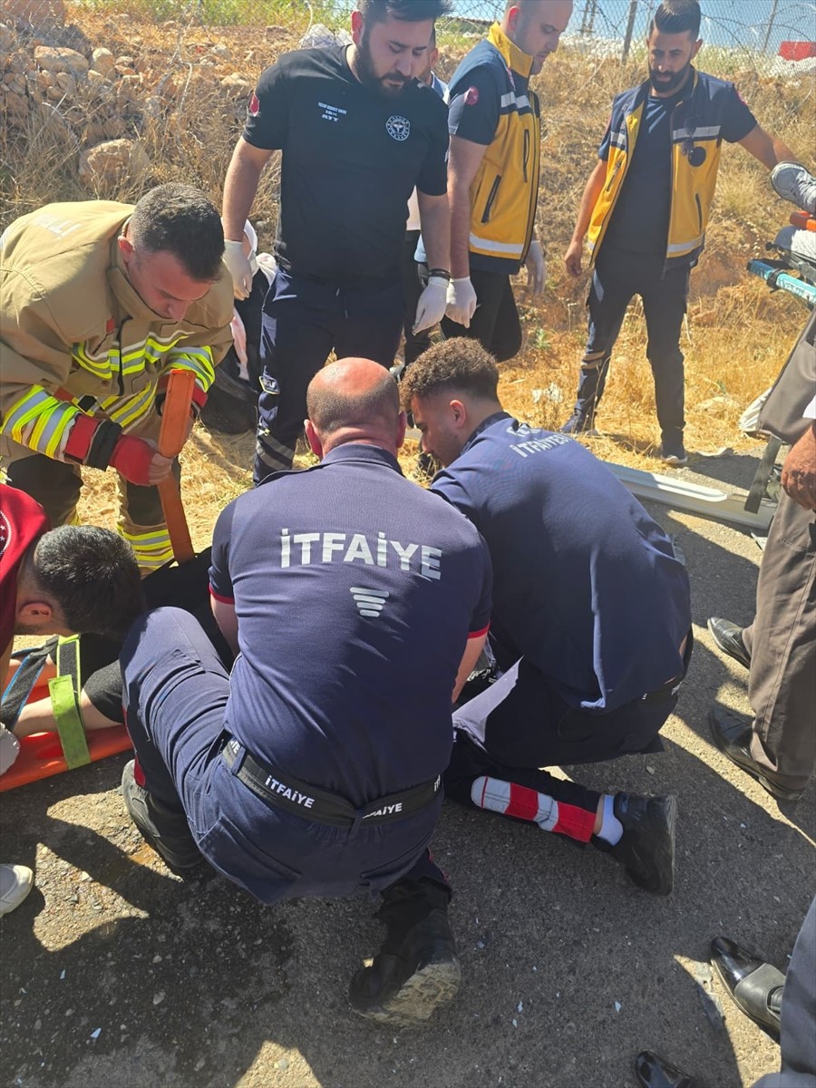Şırnak'ın Cizre ilçesinde meydana gelen trafik kazasında biri çocuk 8 kişi yaralandı. Olay yerine...