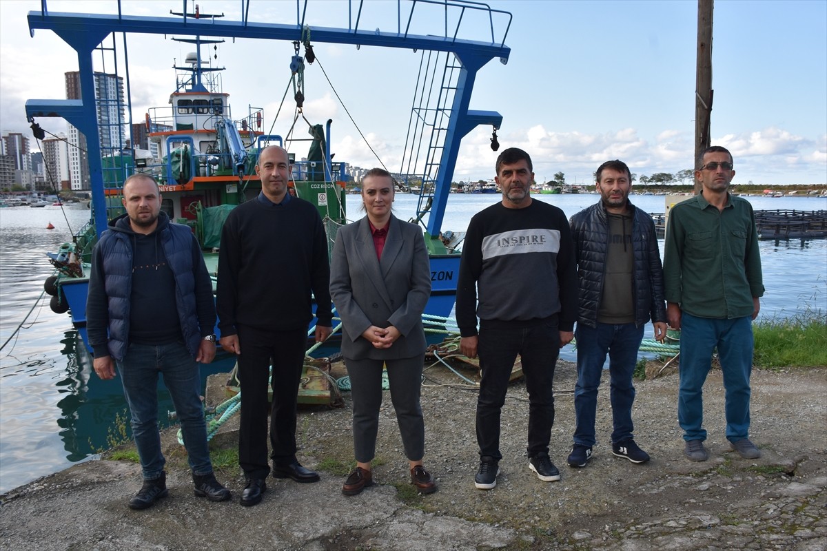 Su Ürünleri Merkez Araştırma Enstitüsü (SUMAE) ekipleri, Karadeniz'deki balık stoklarının...