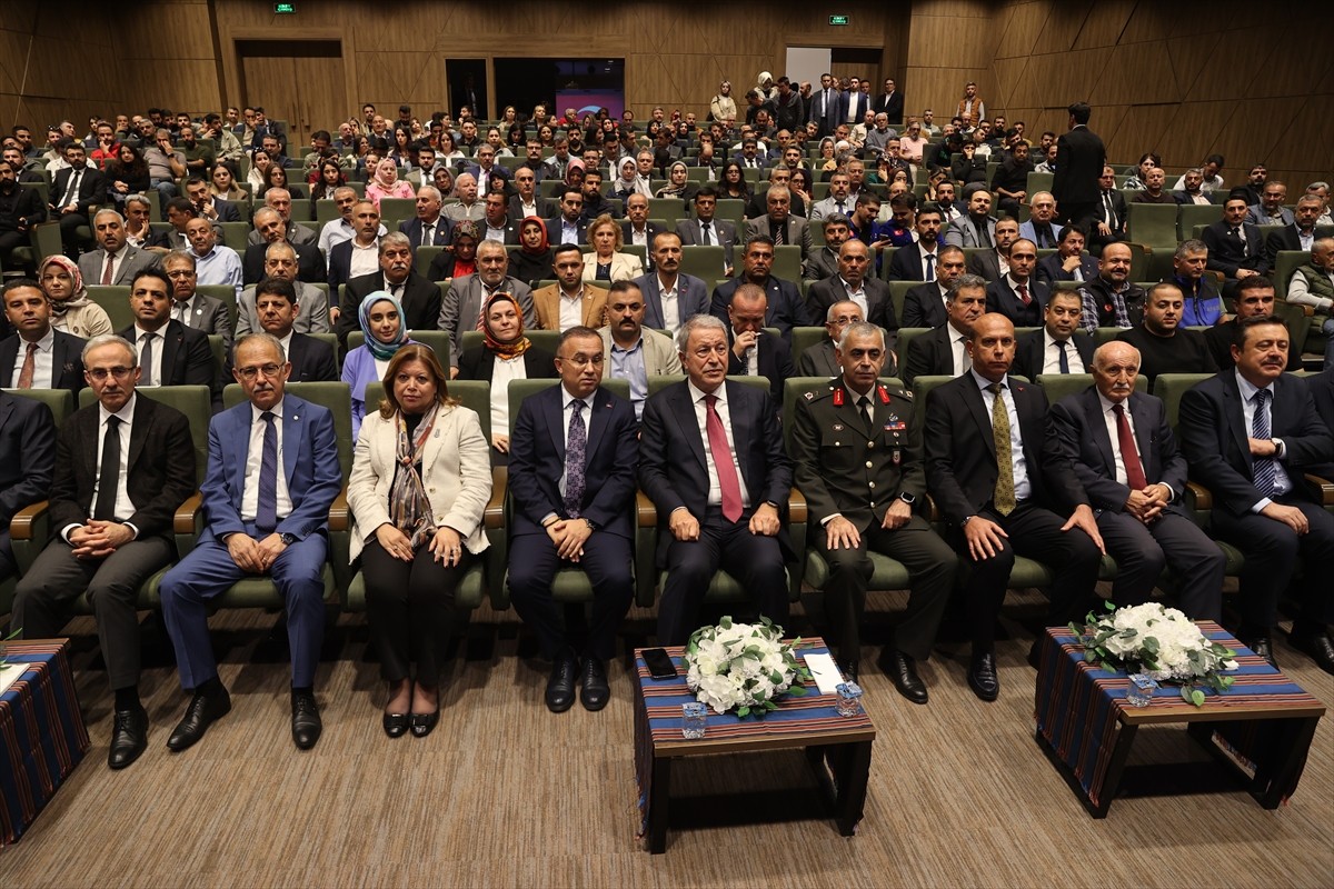 TBMM Milli Savunma Komisyonu Başkanı Hulusi Akar, Gaziantep'te ziyaretler yaptı. Gaziantep...