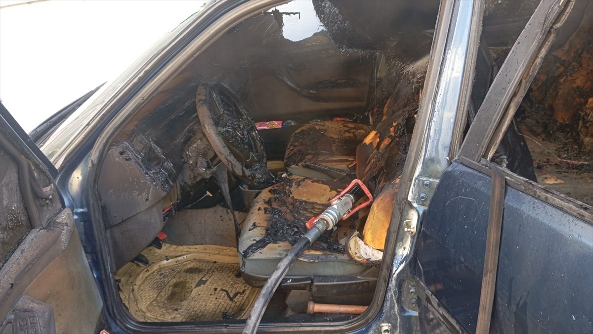 Tokat'ın Erbaa ilçesinde tartıştığı kişinin aracını kundaklayan şüpheli, gözaltına alındı. İtfaiye...