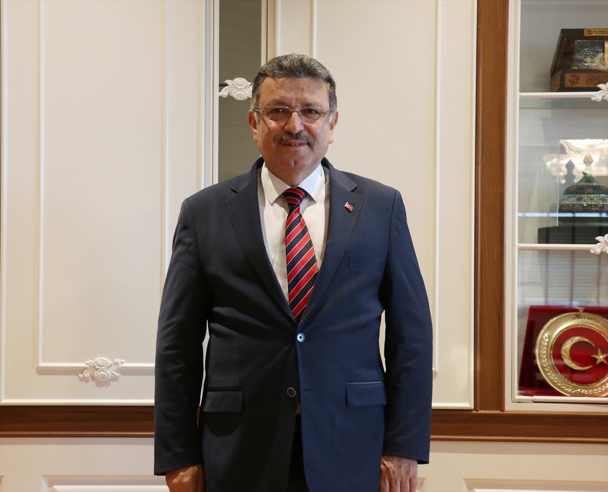 Trabzon'u kuşbakışı görmek isteyenlerin uğrak noktası Boztepe'de 7 bin 478 metrekarede inşa...