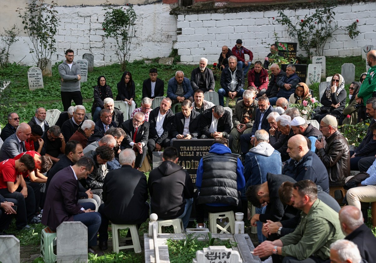 Trabzonspor'un efsane isimlerinden Kadir Özcan, vefatının 12. yılında kabri başında anıldı....